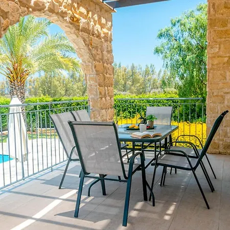 Villa In Sleeps 6 Includes Swimming Pool And Air Con 2