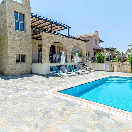 In Sleeps 6 Includes Swimming Pool And Air Con 2 * Mavroli