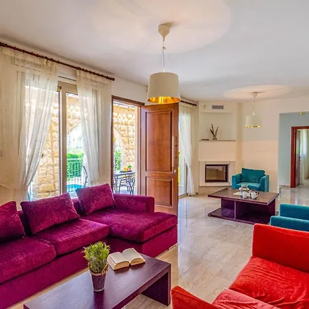Villa In Sleeps 6 Includes Swimming Pool And Air Con 2 Mavroli