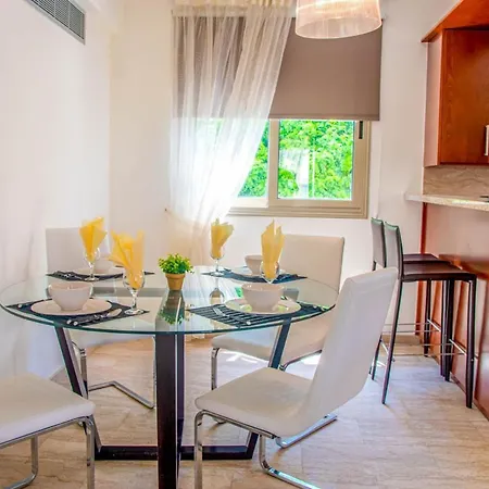 In Sleeps 6 Includes Swimming Pool And Air Con 2