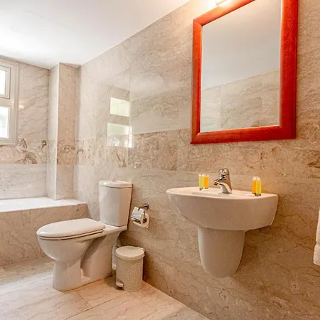 Villa In Sleeps 6 Includes Swimming Pool And Air Con 2