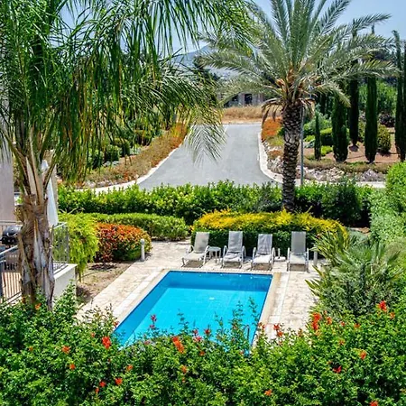 Villa In Sleeps 6 Includes Swimming Pool And Air Con 2 Mavroli
